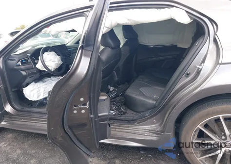 2024 Toyota Camry Se z USA, uszkodzony, nr VIN 4T1G11AK6RU900260